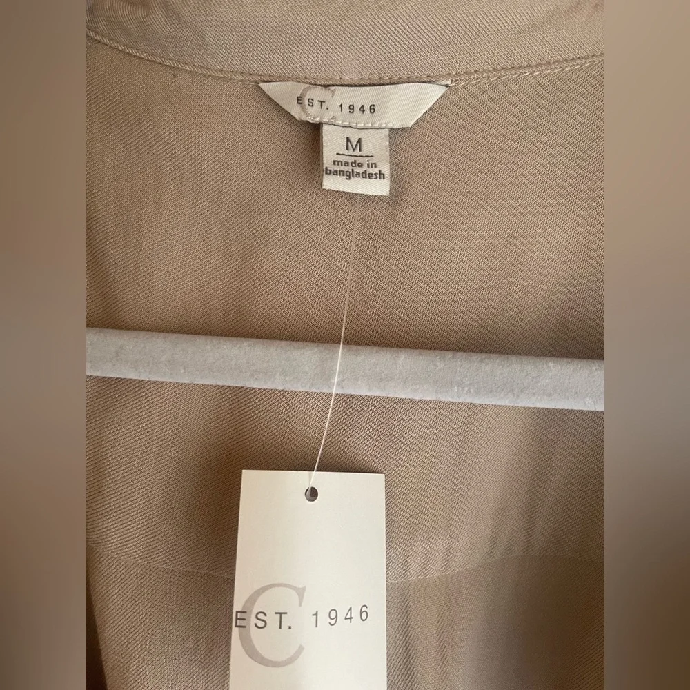 *NWT* Woman’s Beautiful Tan‎ Casual Vest Size Medium
